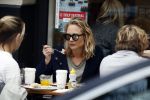 Amsterdam 4 april 2017  
Kimberley Klaver met een vriendin op terras
