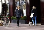 Amsterdam 24 maart 2017  
Kimberley Klaver met hond in amsterdam zuid