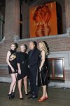 Amsterdam 8 maart 2017
Voque 5 jaar. Op de cover staan Doutzen Kroes en Lara Stone. Mario Testino is de fotograaf . Hoofdredaktrice Karin Swerink is ook aanwezig in het conservatorium hotel.