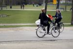 Amsterdam 29 maart 2017
Lieke v Lexmond op de fiets in het vondelpark