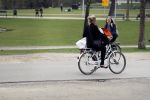 Amsterdam 29 maart 2017
Lieke v Lexmond op de fiets in het vondelpark