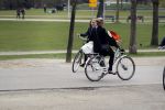 Amsterdam 29 maart 2017
Lieke v Lexmond op de fiets in het vondelpark