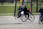 Amsterdam 29 maart 2017
Lieke v Lexmond op de fiets in het vondelpark