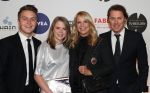 Amsterdam, 28 Maart 2017
TV Beelden 2017
Linda de Mol en partner Jeroen Rietbergen, en kinderen Julian en Noa
