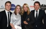 Amsterdam, 28 Maart 2017
TV Beelden 2017
Linda de Mol en partner Jeroen Rietbergen, en kinderen Julian en Noa