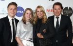 Amsterdam, 28 Maart 2017
TV Beelden 2017
Linda de Mol en partner Jeroen Rietbergen, en kinderen Julian en Noa