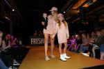 Amsterdam 26 maart 2017
Modeshow freshkids in the harbour club . kinderen en vrouwen van diverse voetballers liepen mee. Luc Castaignos keek trots naar zijn vrouw en kids