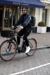 Amsterdam 28 maart 2017
Mari v d Ven op zijn electrische fiets op de pc hooftstraat