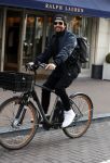 Amsterdam 28 maart 2017
Mari v d Ven op zijn electrische fiets op de pc hooftstraat