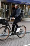 Amsterdam 28 maart 2017
Mari v d Ven op zijn electrische fiets op de pc hooftstraat