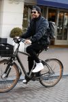 Amsterdam 28 maart 2017
Mari v d Ven op zijn electrische fiets op de pc hooftstraat