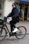 Amsterdam 28 maart 2017
Mari v d Ven op zijn electrische fiets op de pc hooftstraat