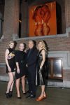 Amsterdam 8 maart 2017
Voque 5 jaar. Op de cover staan Doutzen Kroes en Lara Stone. Mario Testino is de fotograaf . Hoofdredaktrice Karin Swerink is ook aanwezig in het conservatorium hotel.