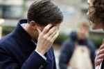Amsterdam 2 maart 2017
Mark Ruute in gesprek met mensen bij winkelcentrum het gelderlandplein. Er was ook politie aanwezig.