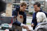 Amsterdam 2 maart 2017
Mark Ruute in gesprek met mensen bij winkelcentrum het gelderlandplein. Er was ook politie aanwezig.