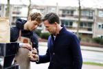 Amsterdam 2 maart 2017
Mark Ruute in gesprek met mensen bij winkelcentrum het gelderlandplein. Er was ook politie aanwezig.