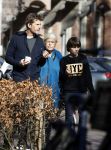 Amsterdam 15 maart 2017  
Mark v d Loo en zijn moeder en zoon eten ijsje.