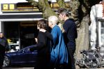 Amsterdam 15 maart 2017  
Mark v d Loo en zijn moeder en zoon eten ijsje.