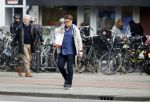 Amsterdam 26 maart 2017 
Martijn Krabbe en zij vriendin Noi Pakon doen boodschappen op de verjaardag van Martijn.