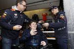 Amsterdam  18 maart 2017
Max Verstappen fans trotseren de regen en komen naar een fandag bij Hornbach