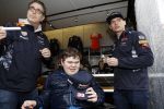 Amsterdam  18 maart 2017
Max Verstappen fans trotseren de regen en komen naar een fandag bij Hornbach