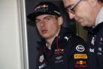 Amsterdam  18 maart 2017
Max Verstappen fans trotseren de regen en komen naar een fandag bij Hornbach