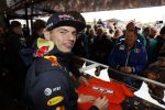 Amsterdam  18 maart 2017
Max Verstappen fans trotseren de regen en komen naar een fandag bij Hornbach