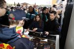 Amsterdam  18 maart 2017
Max Verstappen fans trotseren de regen en komen naar een fandag bij Hornbach