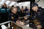 Amsterdam  18 maart 2017
Max Verstappen fans trotseren de regen en komen naar een fandag bij Hornbach