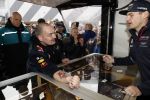 Amsterdam  18 maart 2017
Max Verstappen fans trotseren de regen en komen naar een fandag bij Hornbach