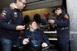 Amsterdam  18 maart 2017
Max Verstappen fans trotseren de regen en komen naar een fandag bij Hornbach