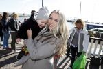 Volendam 25 maart 2017 
Monique Smit maakt Volendam schoon . Haar vriend  Martijn en zoon Noah zijn erbij