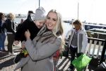 Volendam 25 maart 2017 
Monique Smit maakt Volendam schoon . Haar vriend  Martijn en zoon Noah zijn erbij