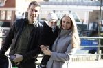 Volendam 25 maart 2017 
Monique Smit maakt Volendam schoon . Haar vriend  Martijn en zoon Noah zijn erbij