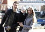Volendam 25 maart 2017 
Monique Smit maakt Volendam schoon . Haar vriend  Martijn en zoon Noah zijn erbij