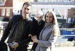 Volendam 25 maart 2017 
Monique Smit maakt Volendam schoon . Haar vriend  Martijn en zoon Noah zijn erbij