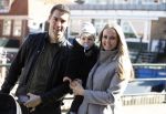 Volendam 25 maart 2017 
Monique Smit maakt Volendam schoon . Haar vriend  Martijn en zoon Noah zijn erbij