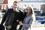Volendam 25 maart 2017 
Monique Smit maakt Volendam schoon . Haar vriend  Martijn en zoon Noah zijn erbij