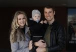Volendam 25 maart 2017 
Monique Smit maakt Volendam schoon . Haar vriend  Martijn en zoon Noah zijn erbij