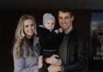 Volendam 25 maart 2017 
Monique Smit maakt Volendam schoon . Haar vriend  Martijn en zoon Noah zijn erbij