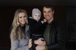 Volendam 25 maart 2017 
Monique Smit maakt Volendam schoon . Haar vriend  Martijn en zoon Noah zijn erbij