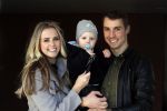 Volendam 25 maart 2017 
Monique Smit maakt Volendam schoon . Haar vriend  Martijn en zoon Noah zijn erbij