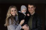 Volendam 25 maart 2017 
Monique Smit maakt Volendam schoon . Haar vriend  Martijn en zoon Noah zijn erbij