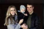 Volendam 25 maart 2017 
Monique Smit maakt Volendam schoon . Haar vriend  Martijn en zoon Noah zijn erbij
