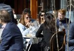 Amsterdam 23 maart 2017 
Nada v Nie met dochter op terras.