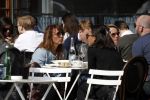 Amsterdam 23 maart 2017 
Nada v Nie met dochter op terras.