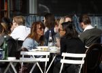 Amsterdam 23 maart 2017 
Nada v Nie met dochter op terras.