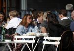 Amsterdam 23 maart 2017 
Nada v Nie met dochter op terras.
