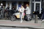 Amsterdam 26 maart 2017 
Martijn Krabbe en zij vriendin Noi Pakon doen boodschappen op de verjaardag van Martijn.