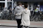 Amsterdam 26 maart 2017 
Martijn Krabbe en zij vriendin Noi Pakon doen boodschappen op de verjaardag van Martijn.